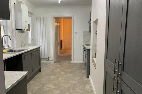 3 bedroom house share to rent, Churchill Road, Weston-super-Mare, Somerset