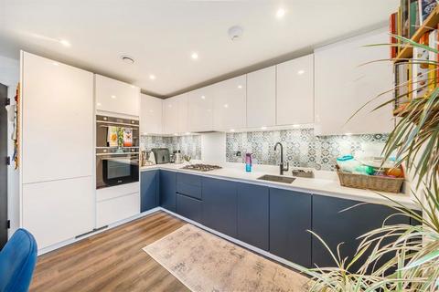 2 bedroom flat to rent, Webber Street, London SE1
