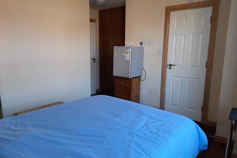 1 bedroom in a house share to rent, Brenthurst Road, London NW10