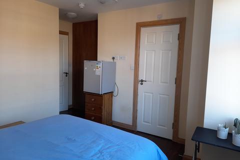 1 bedroom in a house share to rent, Brenthurst Road, London NW10