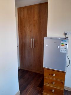 1 bedroom in a house share to rent, Brenthurst Road, London NW10