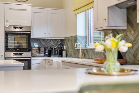 4 bedroom end of terrace house for sale, Oswestry SY11