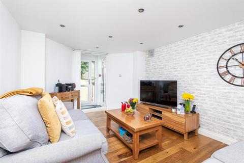 1 bedroom flat for sale, Cobham Terrace, Bean Road, Greenhithe