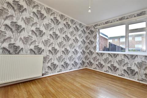 3 bedroom end of terrace house to rent, Barden Road, Eastbourne