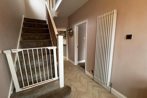 3 bedroom semi-detached house for sale, Limetree Grove, Birkenshaw, Bradford