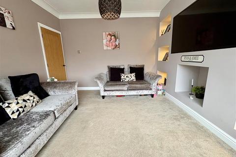 3 bedroom semi-detached house for sale, Limetree Grove, Birkenshaw, Bradford