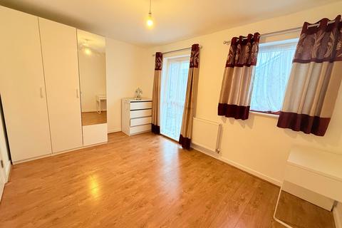 2 bedroom semi-detached house to rent, Marlow Road, Dagenham RM8