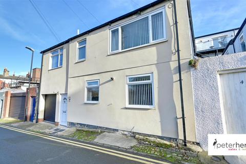 4 bedroom terraced house to rent, Rear of 5 Roker Terrace, Roker, Sunderland