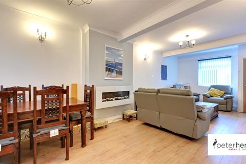 4 bedroom terraced house to rent, Rear of 5 Roker Terrace, Roker, Sunderland