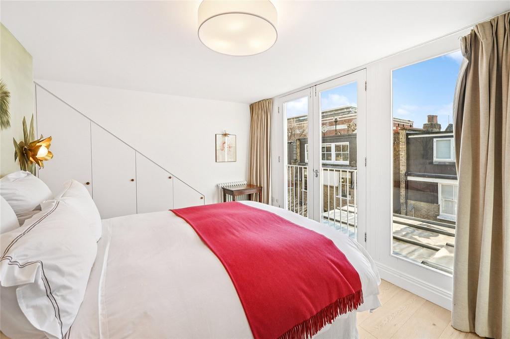 Principal bedroom