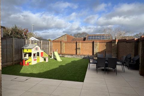 2 bedroom end of terrace house for sale, Longleat Gardens, New Milton, Hampshire, BH25