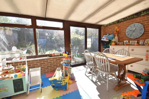 4 bedroom semi-detached house for sale, Horsham, West Sussex, RH12
