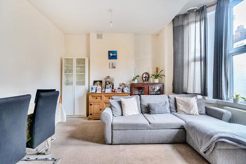 2 bedroom apartment for sale, Harpenden Road, London, SE27