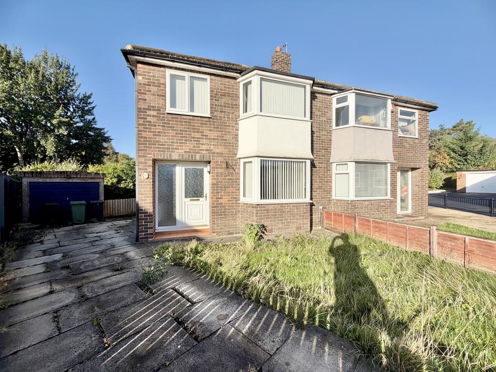 3 bed semi-detached house for sale Poplar Avenue,