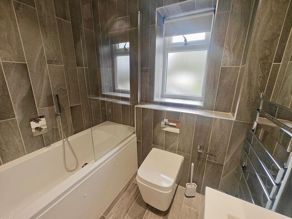 Bathroom  2.jpeg
