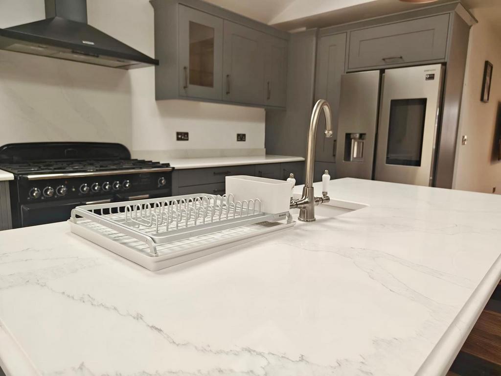 Kitchen 2.jpeg