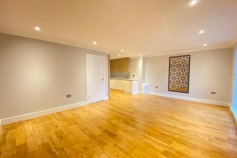 2 bedroom apartment to rent, Castlebar Road, Ealing, Ealing