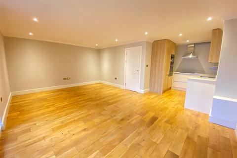 2 bedroom apartment to rent, Castlebar Road, Ealing, Ealing