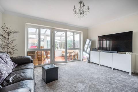 4 bedroom end of terrace house for sale, Oxnead Drive, Caister-On-Sea
