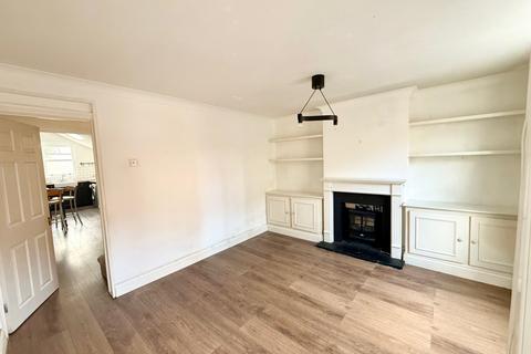 2 bedroom end of terrace house to rent, Albert Road, Addlestone, Surrey, KT15