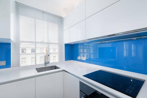 Studio to rent, Pembridge Gardens, Notting Hill Gate, London, W2