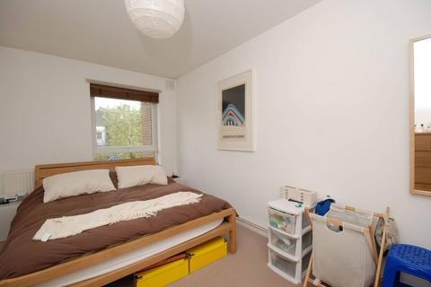 2 bedroom flat to rent, Weimar Street, Putney, London, SW15