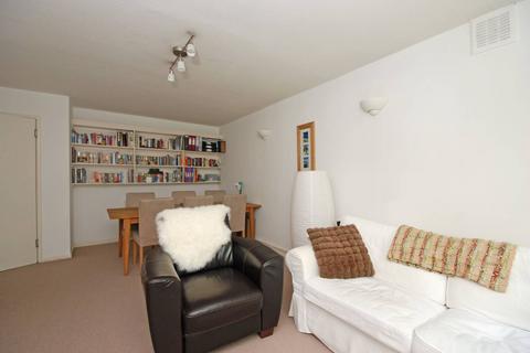 2 bedroom flat to rent, Weimar Street, Putney, London, SW15