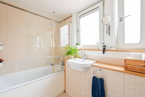 3 bedroom flat for sale, Barleycorn Way, Limehouse, London, E14
