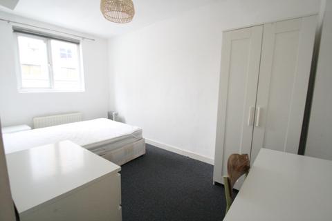 4 bedroom flat to rent, Coldharbour Lane, London SW9