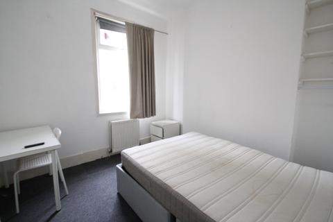 4 bedroom flat to rent, Coldharbour Lane, London SW9