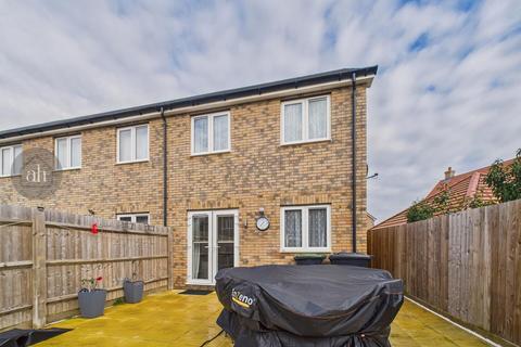 3 bedroom end of terrace house for sale, Freedom Road, Elmswell,