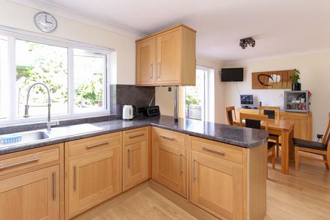 4 bedroom detached bungalow for sale, Stoneyfields Gardens, Edgware, HA8