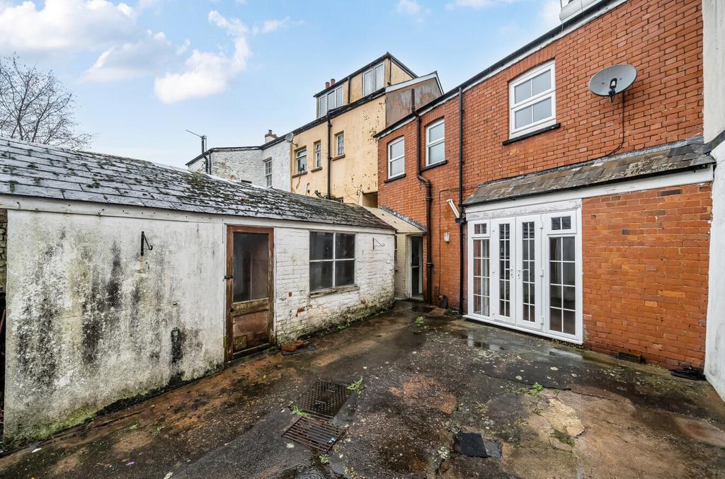 Yard &amp; Outbuilding