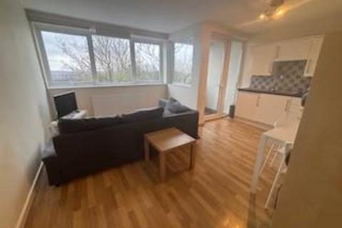 1 bedroom house to rent, Regents Court,Ballards Lane, Finchley