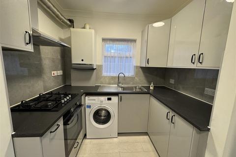 2 bedroom apartment to rent, Hampton Road, London E4