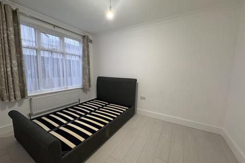 2 bedroom apartment to rent, Hampton Road, London E4