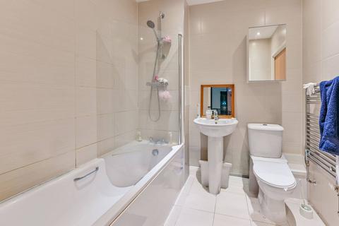 2 bedroom flat to rent, Hythe House, Stoke Newington, London, N4