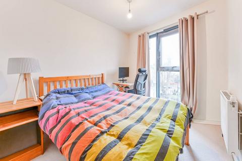 2 bedroom flat to rent, Hythe House, Stoke Newington, London, N4