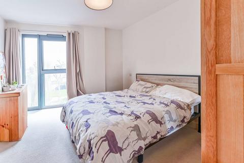 2 bedroom flat to rent, Hythe House, Stoke Newington, London, N4