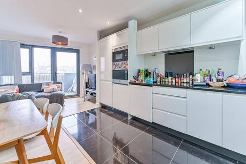 2 bedroom flat to rent, Hythe House, Stoke Newington, London, N4