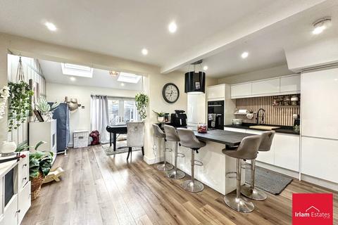 3 bedroom semi-detached house for sale, Broadway, Irlam, M44