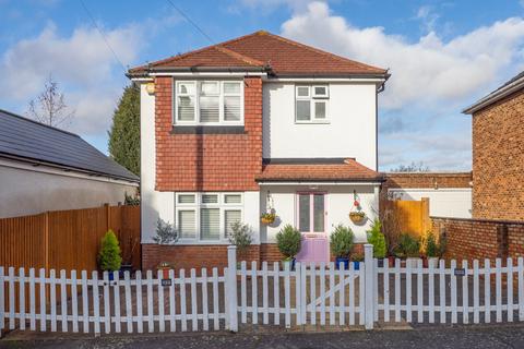 undefined, Wallace Crescent, Carshalton SM5