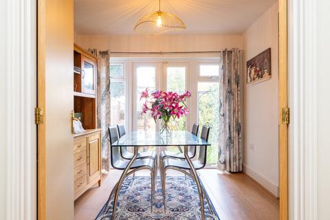 undefined, Wallace Crescent, Carshalton SM5