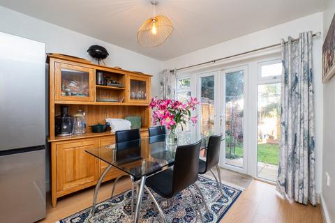 undefined, Wallace Crescent, Carshalton SM5