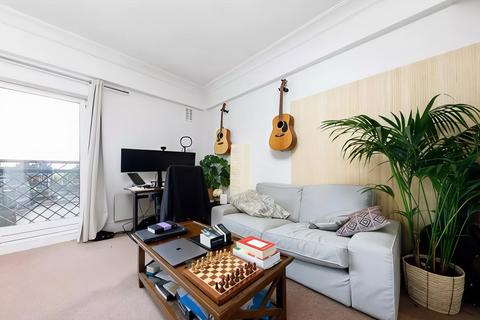 Studio to rent, Waterloo Gardens, Milner Square, London, N1