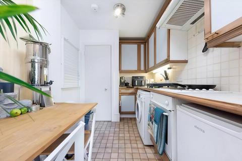 Studio to rent, Waterloo Gardens, Milner Square, London, N1
