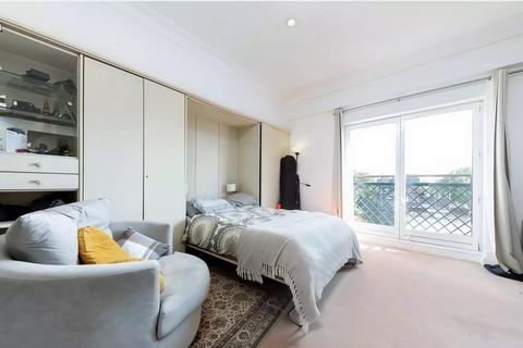 Studio to rent, Waterloo Gardens, Milner Square, London, N1