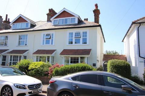 1 bedroom maisonette to rent, The Droveway  St Margarets at Cliffe