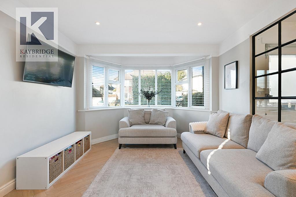 Stoneleigh Park Road, Epsom - KT19 0 QY