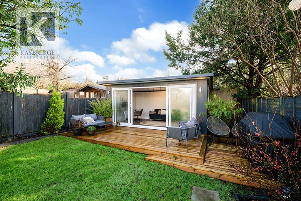 Stoneleigh Park Road, Epsom - KT19 0 QY